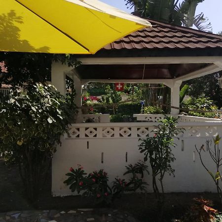 Swiss Garden House In Kerr Sering With Full Private Compound เซเรคุงดา ภายนอก รูปภาพ