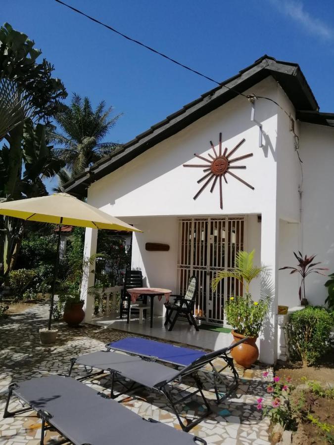 Swiss Garden House In Kerr Sering With Full Private Compound เซเรคุงดา ภายนอก รูปภาพ